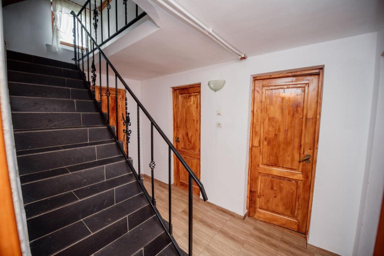 ホテル Casa Cristalul Muntilor Poiana Mărului エクステリア 写真