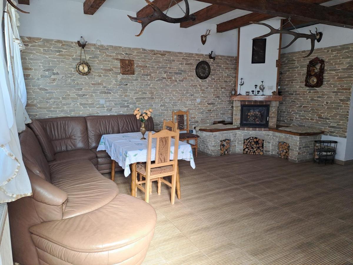 ホテル Casa Cristalul Muntilor Poiana Mărului エクステリア 写真