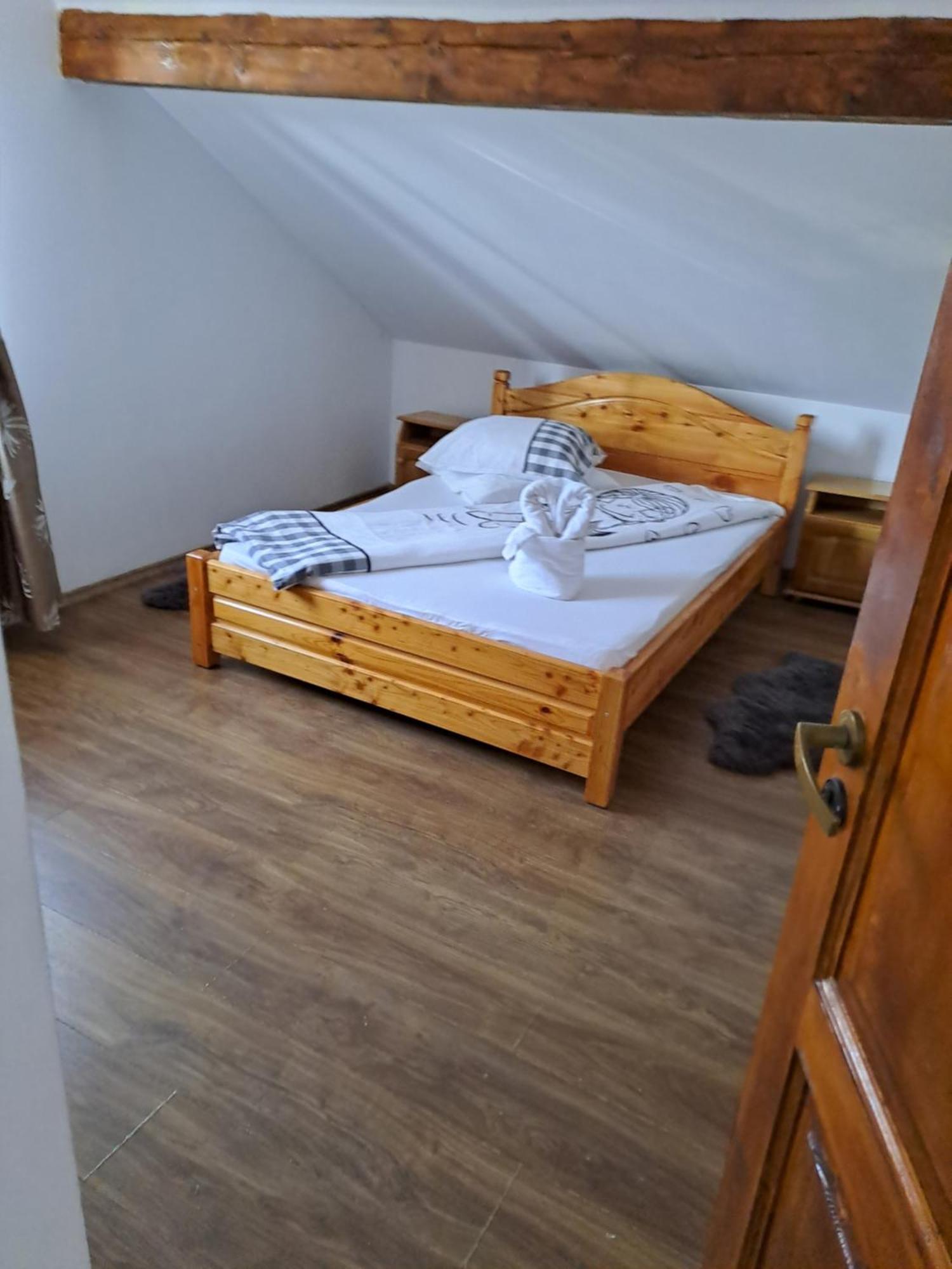 ホテル Casa Cristalul Muntilor Poiana Mărului エクステリア 写真
