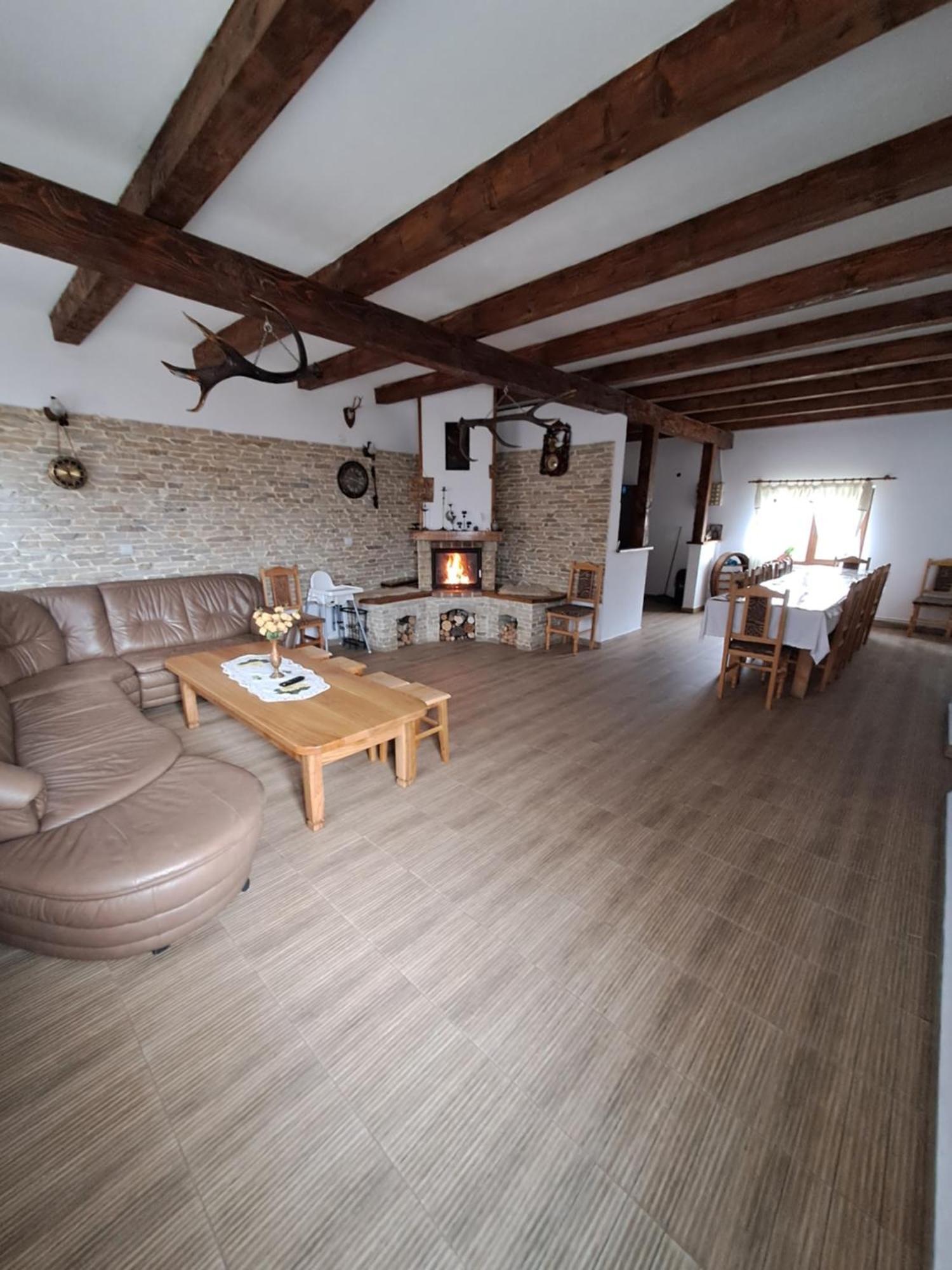 ホテル Casa Cristalul Muntilor Poiana Mărului エクステリア 写真