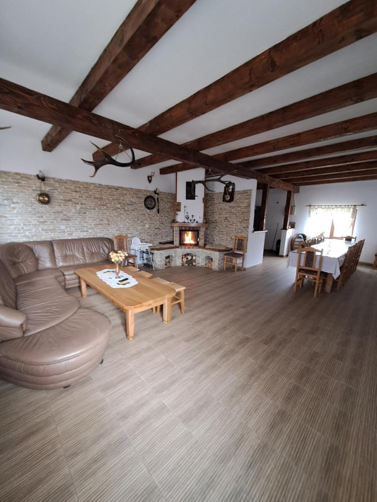 ホテル Casa Cristalul Muntilor Poiana Mărului エクステリア 写真