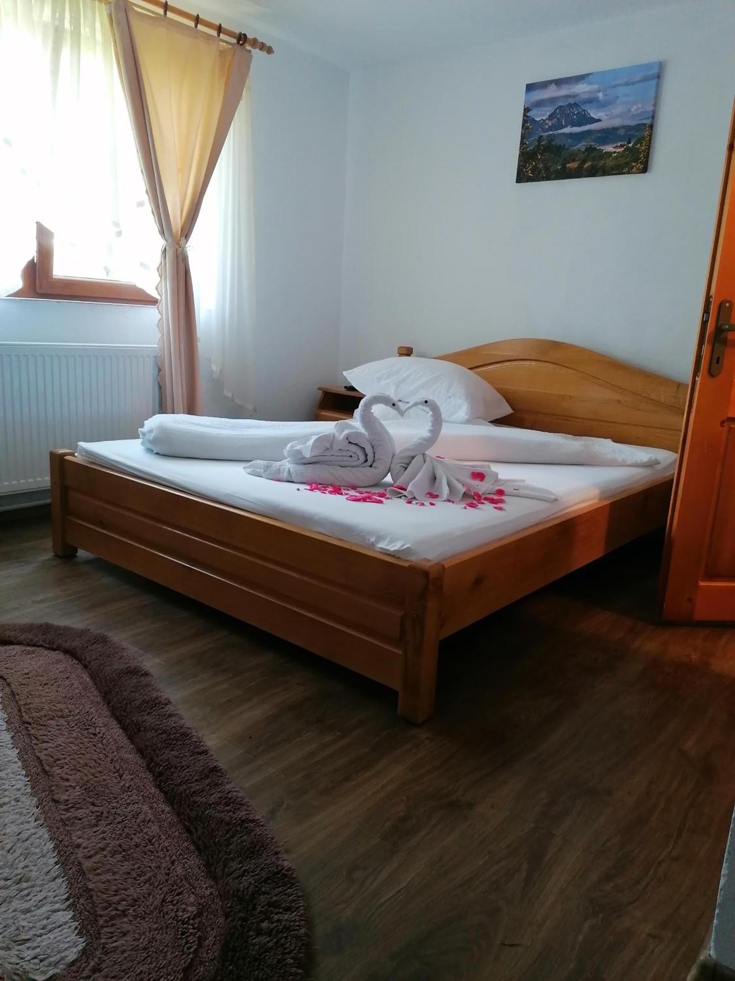 ホテル Casa Cristalul Muntilor Poiana Mărului 部屋 写真
