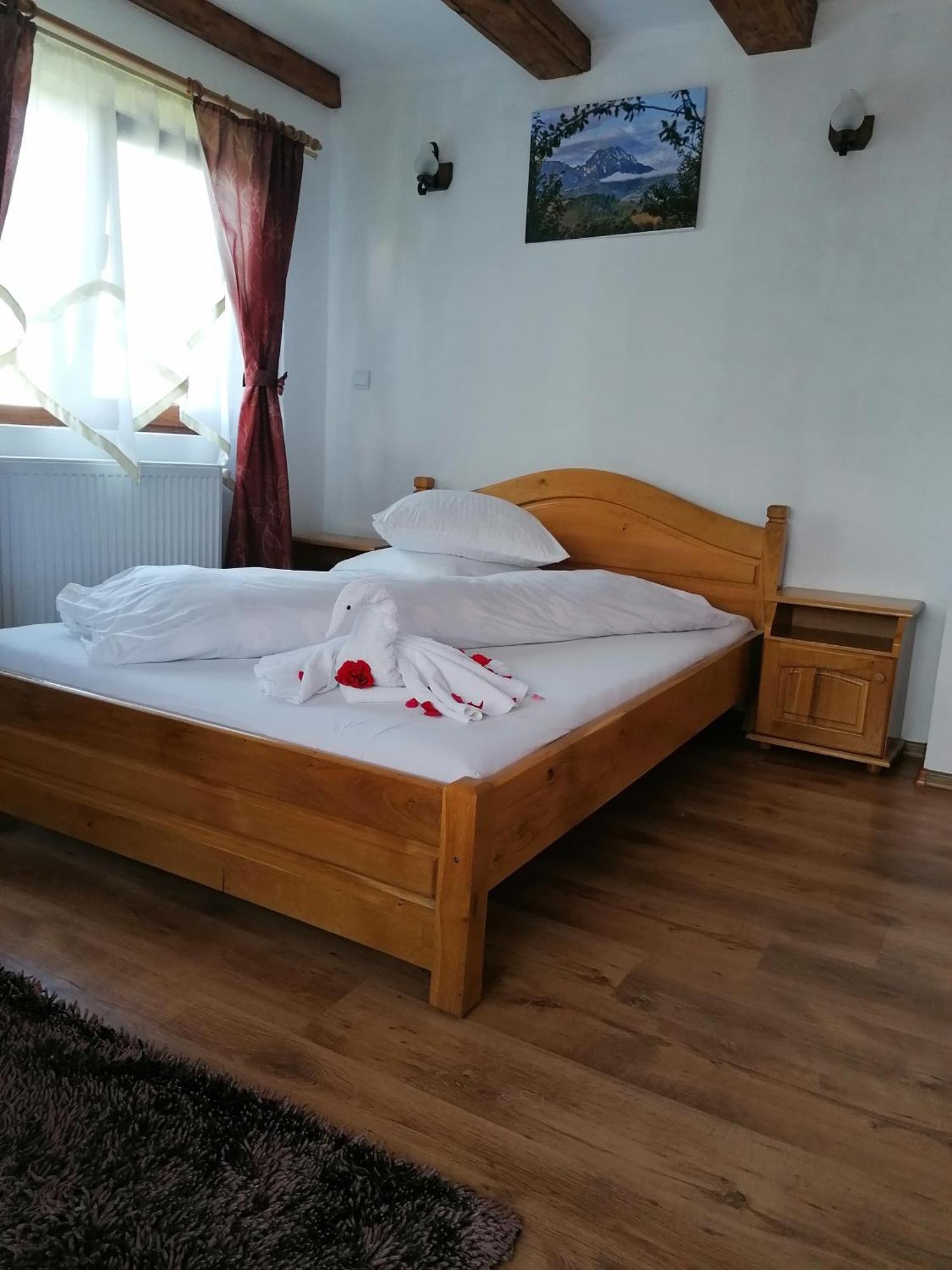 ホテル Casa Cristalul Muntilor Poiana Mărului 部屋 写真