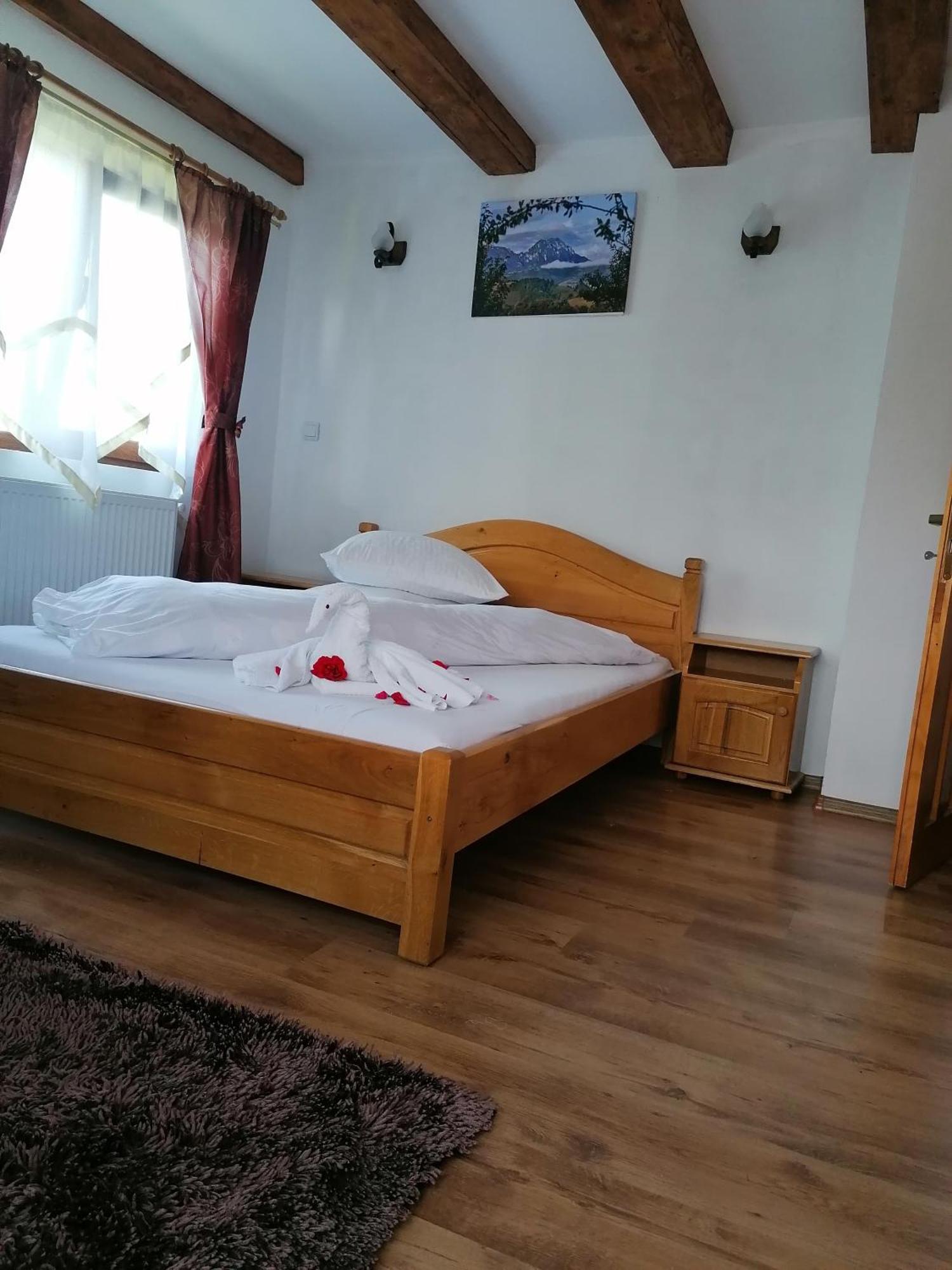 ホテル Casa Cristalul Muntilor Poiana Mărului 部屋 写真